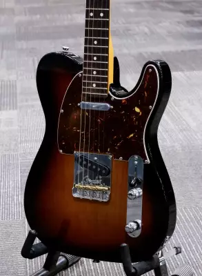 Store Special Product - Fender - American Professional II Telecaster, Rosewood Fingerboard - 3-Colour Sunburst